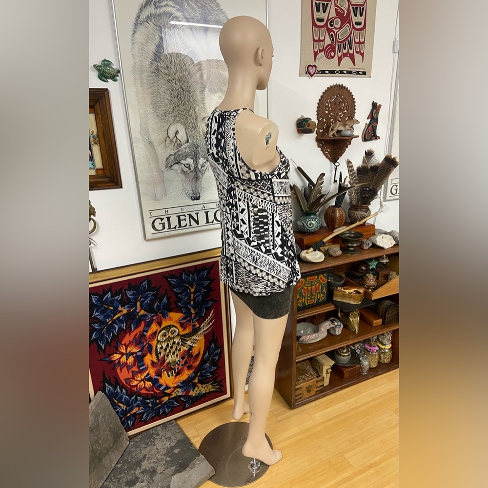 Funky Contrasting Patterned Tank Top - Picture 12 of 14